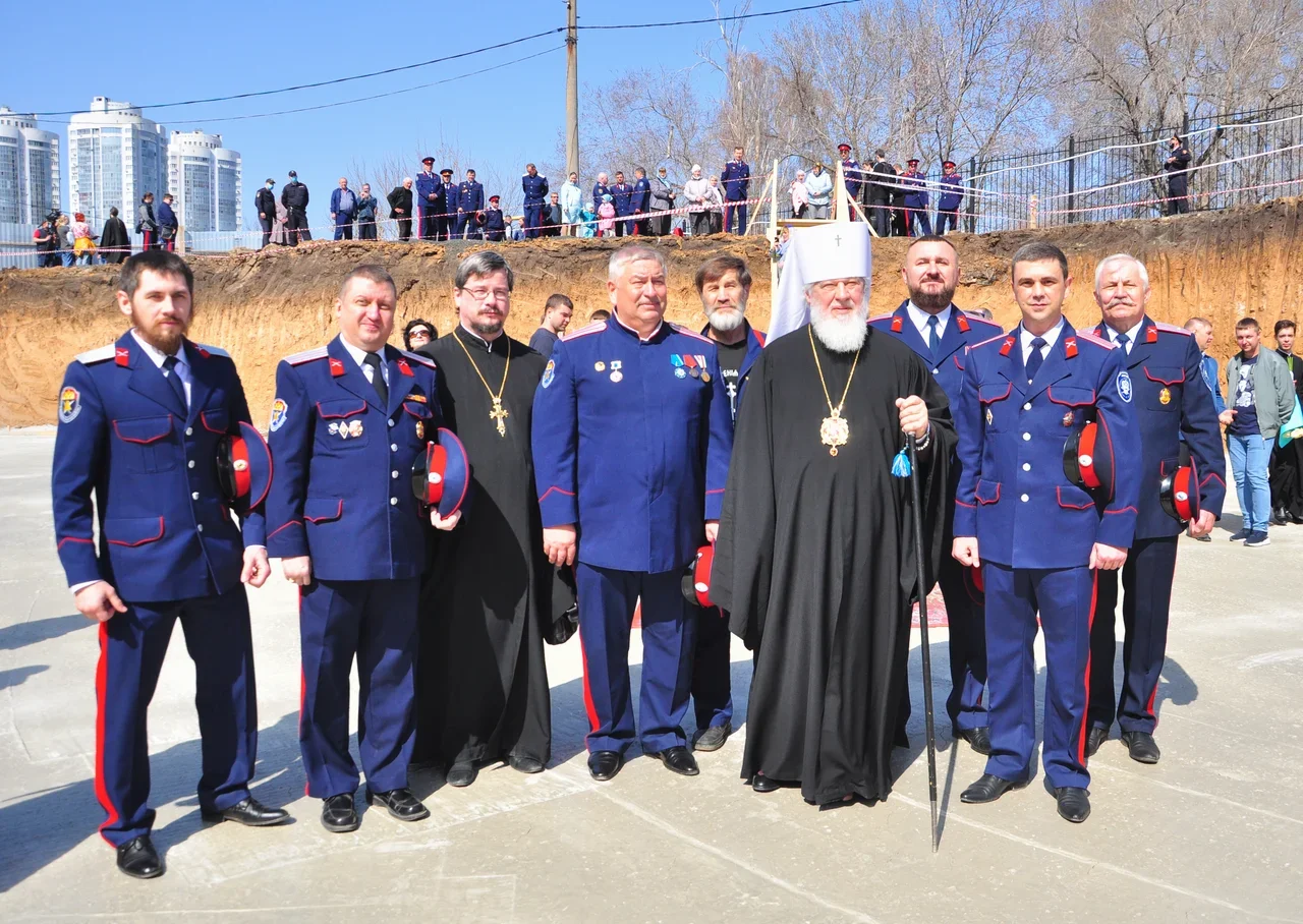 Волжские казаки приняли участие в торжественной церемонии закладки капсулы на месте строительства Детского епархиального образовательного центра