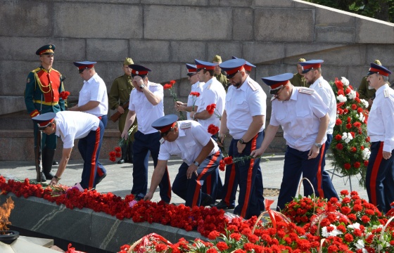 Церемония возложения цветов в память погибшим в Курской битве