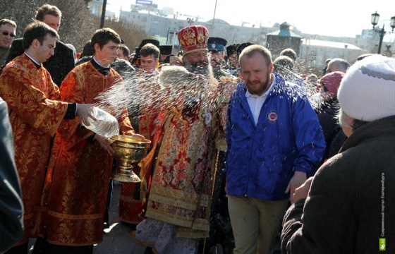 Пасхальный крестный ход в Екатеринбурге