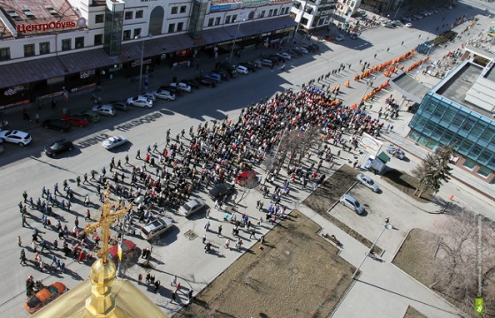 Пасхальный крестный ход в Екатеринбурге