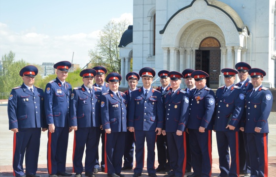 Торжественная церемония возложения цветов к Вечному огню на площади Славы