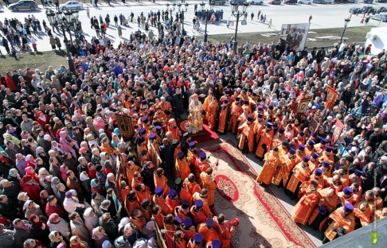 Пасхальный крестный ход в Екатеринбурге