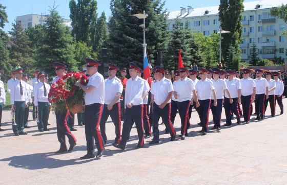 День памяти и скорби: церемония возложения цветов к Вечному огню на площади Славы