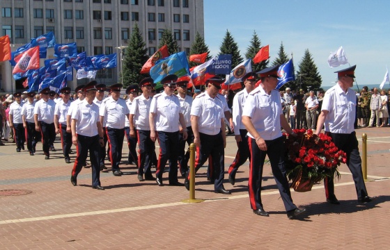 День памяти и скорби: церемония возложения цветов к Вечному огню на площади Славы