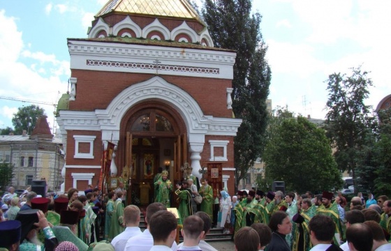 Крестный ход в день обретения мощей.