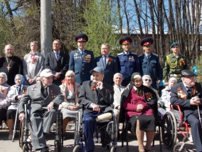 Казаки Красноглинского СКО поздравили ветеранов войны с  69-й годовщиной Великой победы 