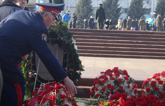 23 февраля в Самаре состоялось торжественное возложение цветов к Вечному огню  на площади Славы