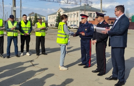 Атаман станицы «Кинель-Черкасская» вручил удостоверения новым сотрудникам ДНД
