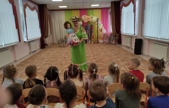 В с. Кинель-Черкассы Кинель-Черкасского района прошёл праздник «Посиделки на Покров» и выставка «Подари мне платочек».