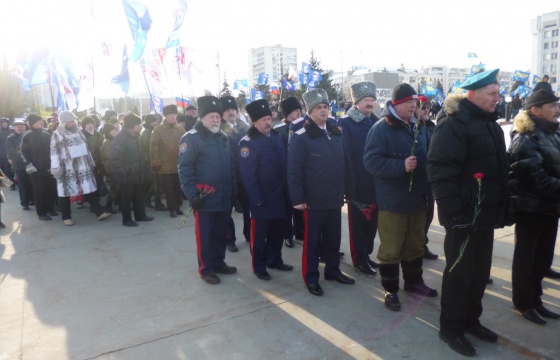 Церемония возложения цветов к Вечному огню, посвященная Дню защитника Отечества