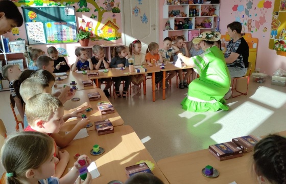 В с. Кинель-Черкассы Кинель-Черкасского района прошёл праздник «Посиделки на Покров» и выставка «Подари мне платочек».