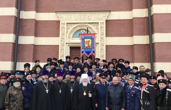 Делегация казаков Самарского окружного казачьего общества приняла участие в Божественной литургии.