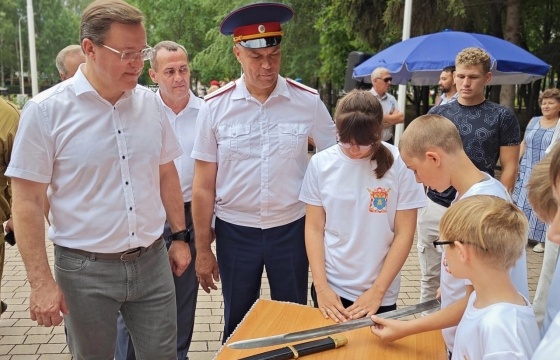 Губернатор Самарской области Дмитрий Игоревич Азаров пообщался с юными патриотами г. Отрадный
